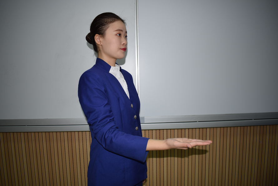 小时候画手算命游戏_指手画脚游戏规则_篮球中轴脚规则