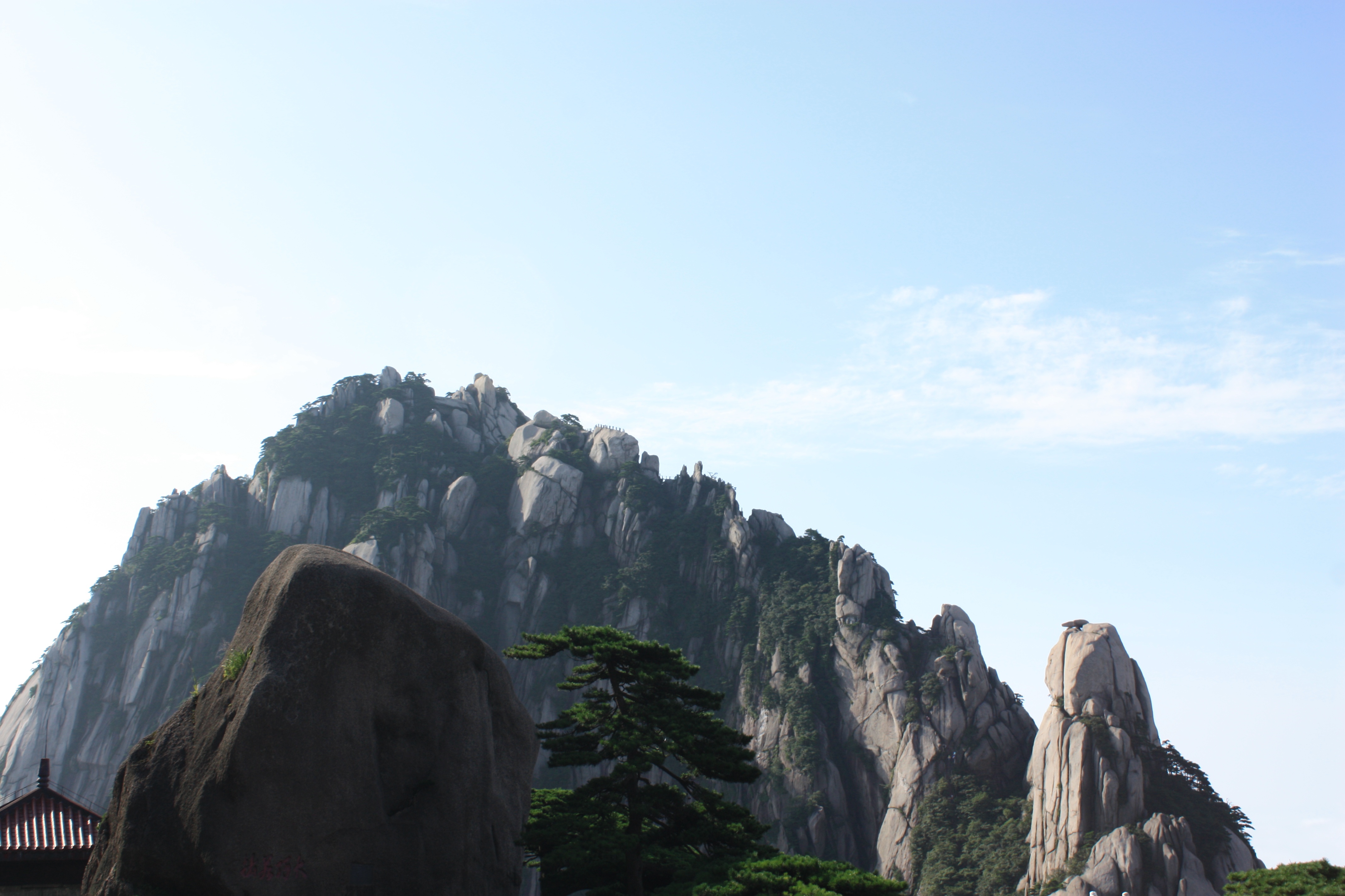 光明顶是黄山最高的地方吗_黄山光明顶多高海拔多少_光明顶是黄山第几高峰