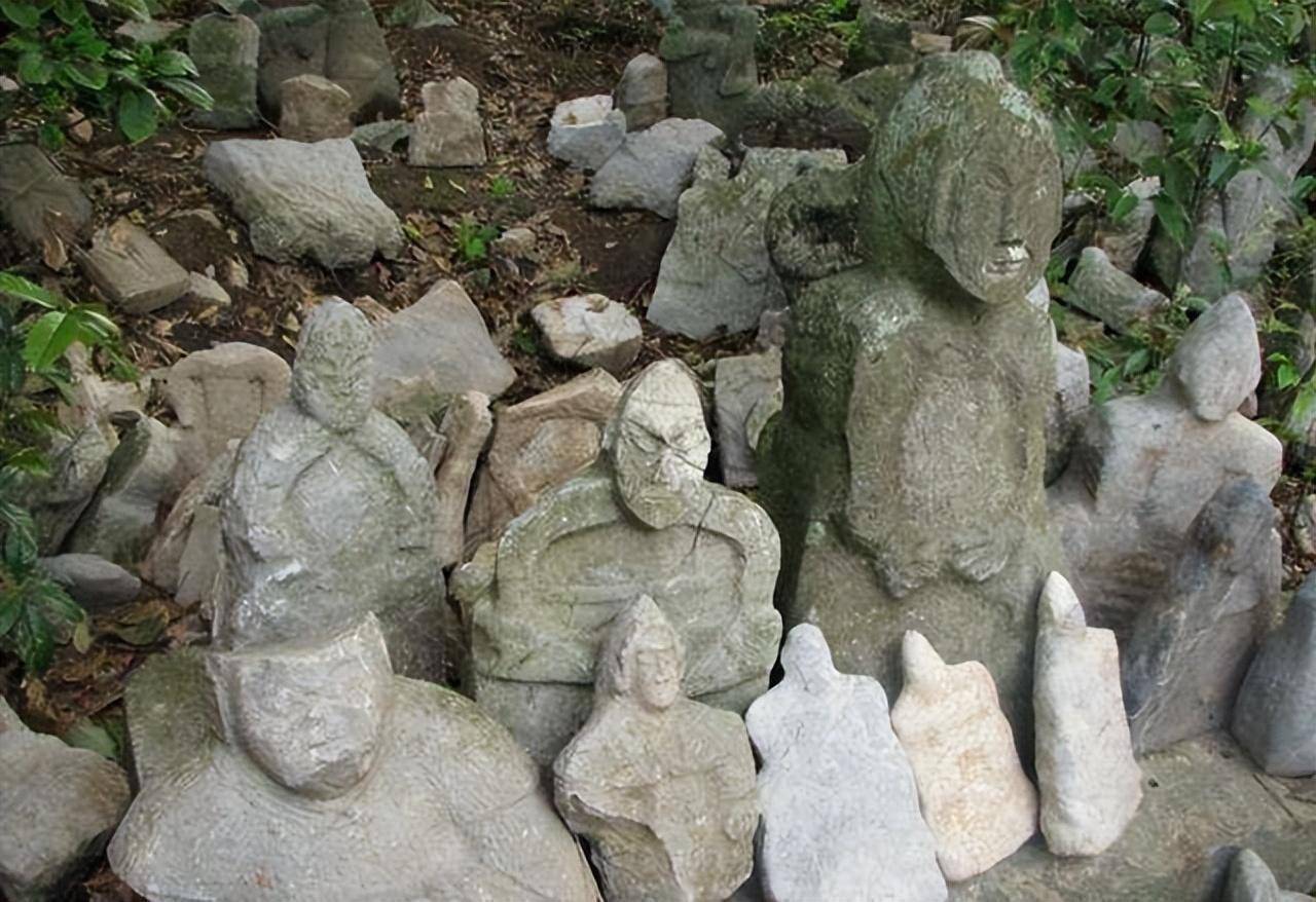 无妄坡八龙石像碎片_无妄坡八龙石像顺序_无妄坡五龙石像