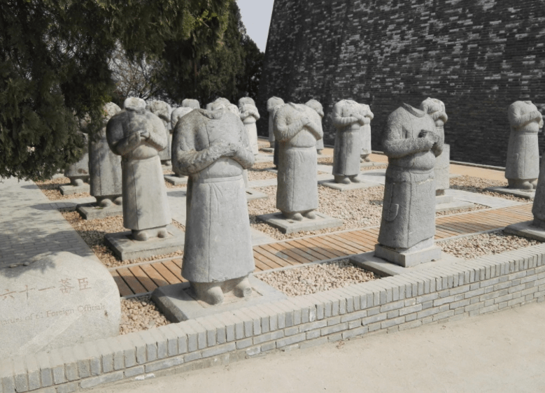 无妄坡五龙石像_无妄坡八龙石像顺序_无妄坡八龙石像碎片