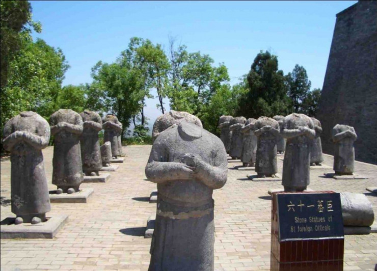 无妄坡五龙石像_无妄坡八龙石像碎片_无妄坡八龙石像顺序