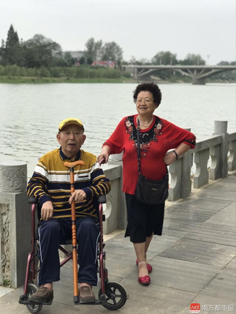 九旬老婆玩手机游戏离婚_离婚老婆玩手机游戏犯法吗_玩游戏老婆要离婚