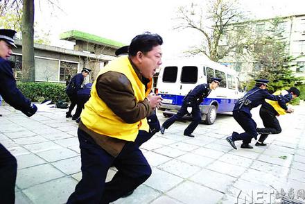 警察抓贼游戏_警察抓人游戏手机版下载_警察抓人小游戏