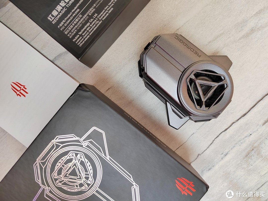 红魔黑鲨_红魔黑鲨哪个手机玩游戏好一些_黑鲨游戏手机红魔游戏手机
