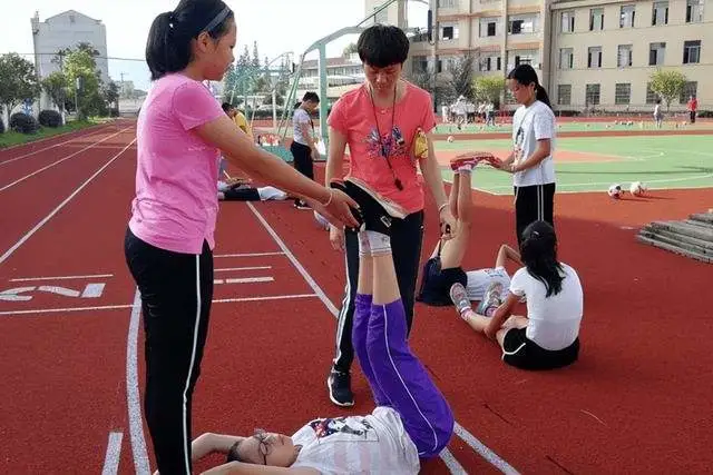 课间手机小游戏_课前游戏交手机_课前交手机的利与弊