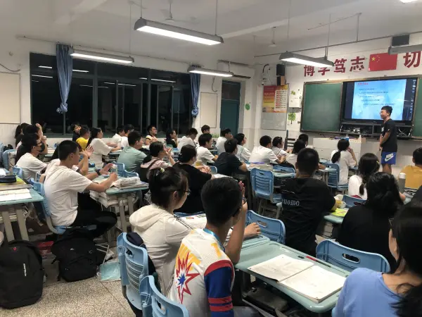 孩子沉溺手机游戏视频_视频沉溺手机游戏孩子能看到吗_孩子沉迷游戏视频