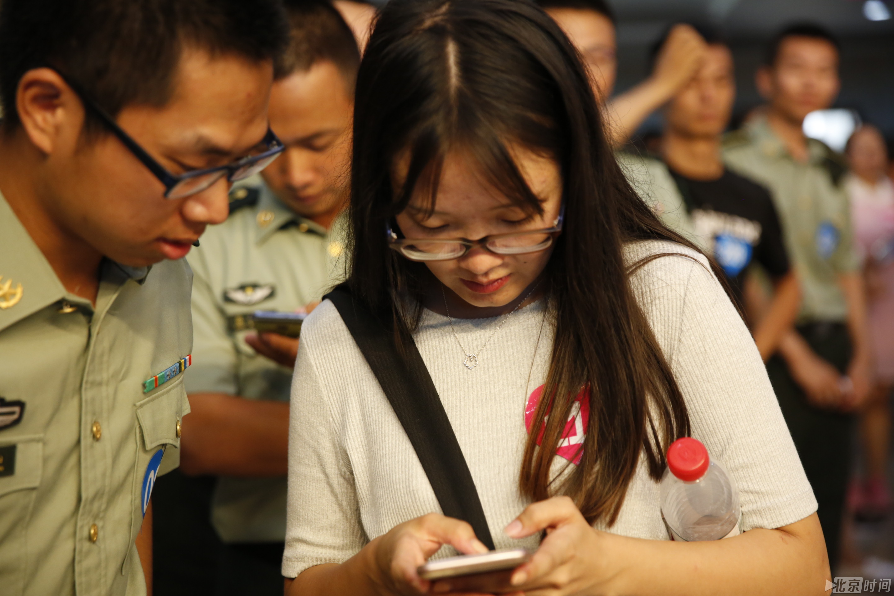 军人加微信好友需要登记不_军人添加手机游戏好友微信_军人微信怎么加